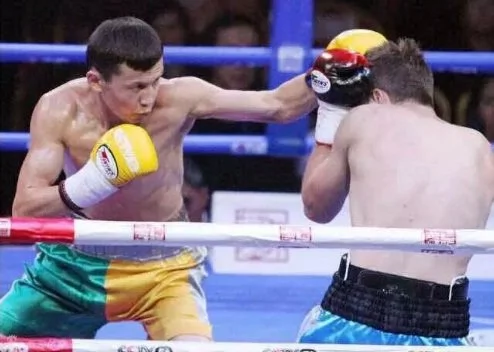 Qıtayda tuğan tağı bir qazaq boksşısı janküyerlerdiñ süyiktisine aynaldı