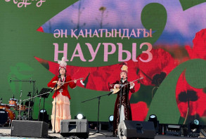 Наурыз мерекесі құрметіне Панфилов көшесіндегі Сахнада &laquo;Ән қанатындағы Наурыз&raquo; атты дәстүрлі өнерде жүрген жас орындаушылардың ән кеші өтті.
