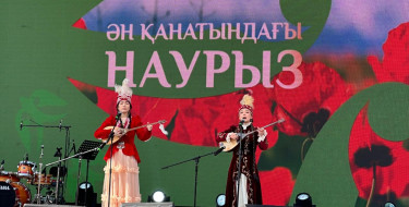 ناۋرىز مەرەكەسى قۇرمەتىنە پانفيلوۆ كوشەسىندەگى ساحنادا ء&laquo;ان قاناتىنداعى ناۋرىز&raquo; اتتى ءداستۇرلى ونەردە جۇرگەن جاس ورىنداۋشىلاردىڭ ءان كەشى ءوتتى.