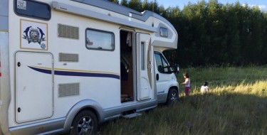 Автоүйімен сапарға шыққан қазақстандық депутат елі үшін ұялып кетті